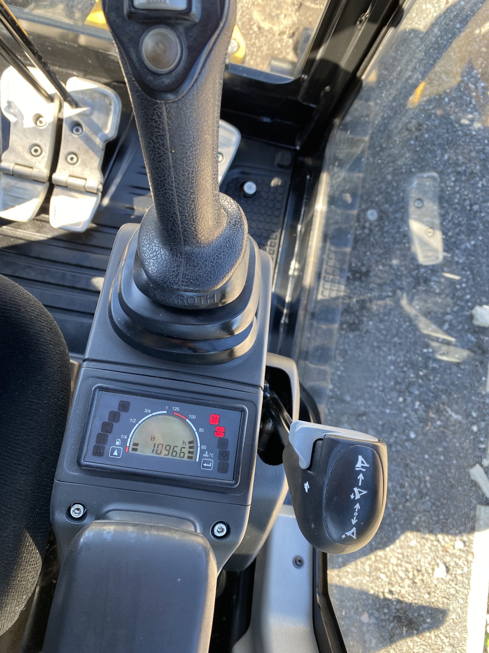 12_CAT_302.4D_Minibagger_gebraucht